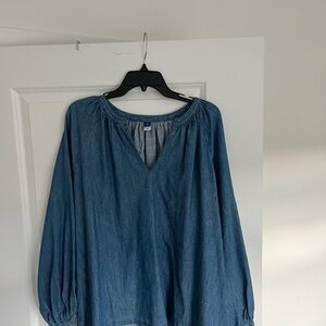 Old Navy Women’s XL Tunic Denim Blouse New with tags.